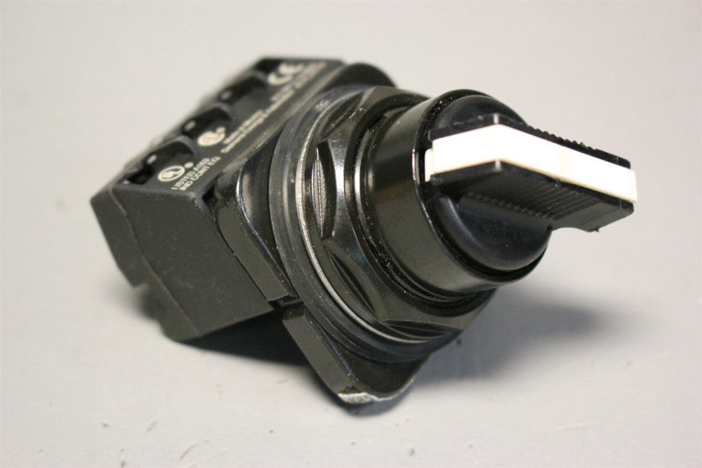 SIEMENS BLACKMAX 2-POSITION SELECTOR SWITCH OPERATOR 52SX2AAB W/52BAK