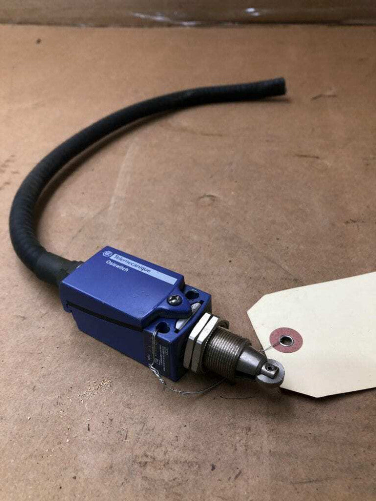 Schneider Electric ZCD21 Roller Limit Switch AC15 240V 3A / 500V 1NO/1NC