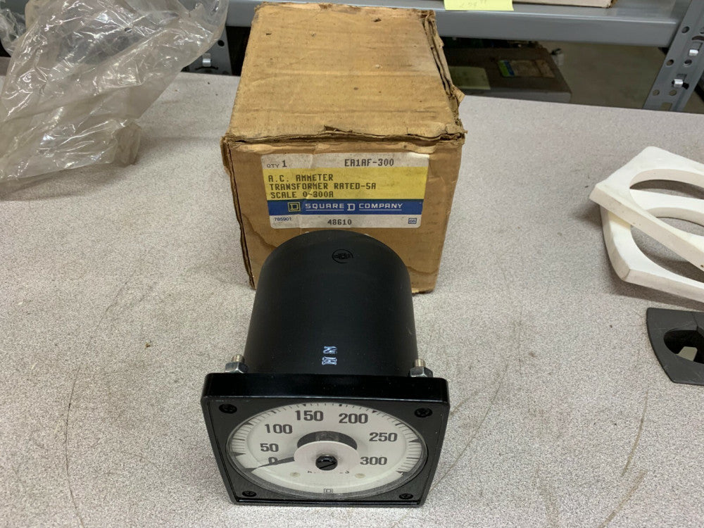 NEW IN BOX SQUARE D 0-300AMP AC PANEL METER EA1AF-300