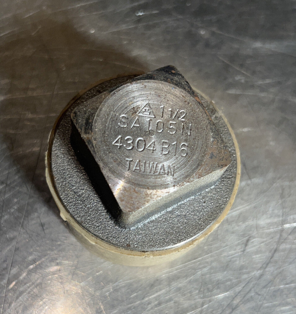 1 1/2 SA105N 4304B16 Hazardous location Plug Nos Surplus