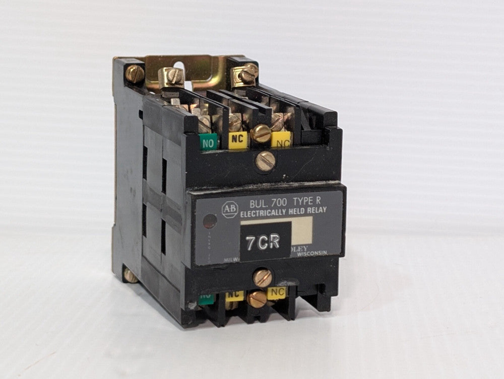 Allen-Bradley 77AB86 BUL 700 Type R 700R0C0A1 Relay & 700RA10 Series A Relay