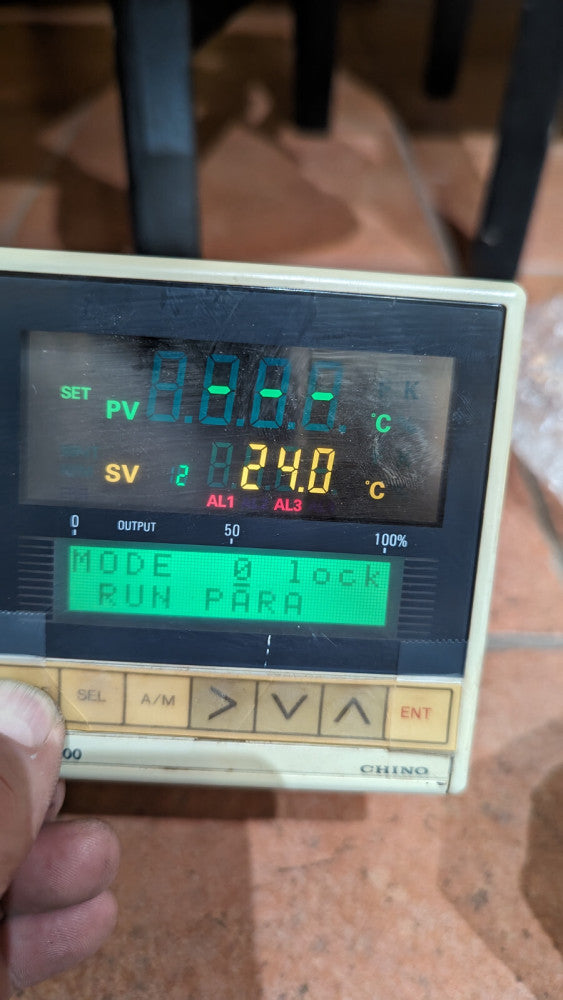 (1) Chino DB 1000 Temperature Controller READ DESCRIPTION