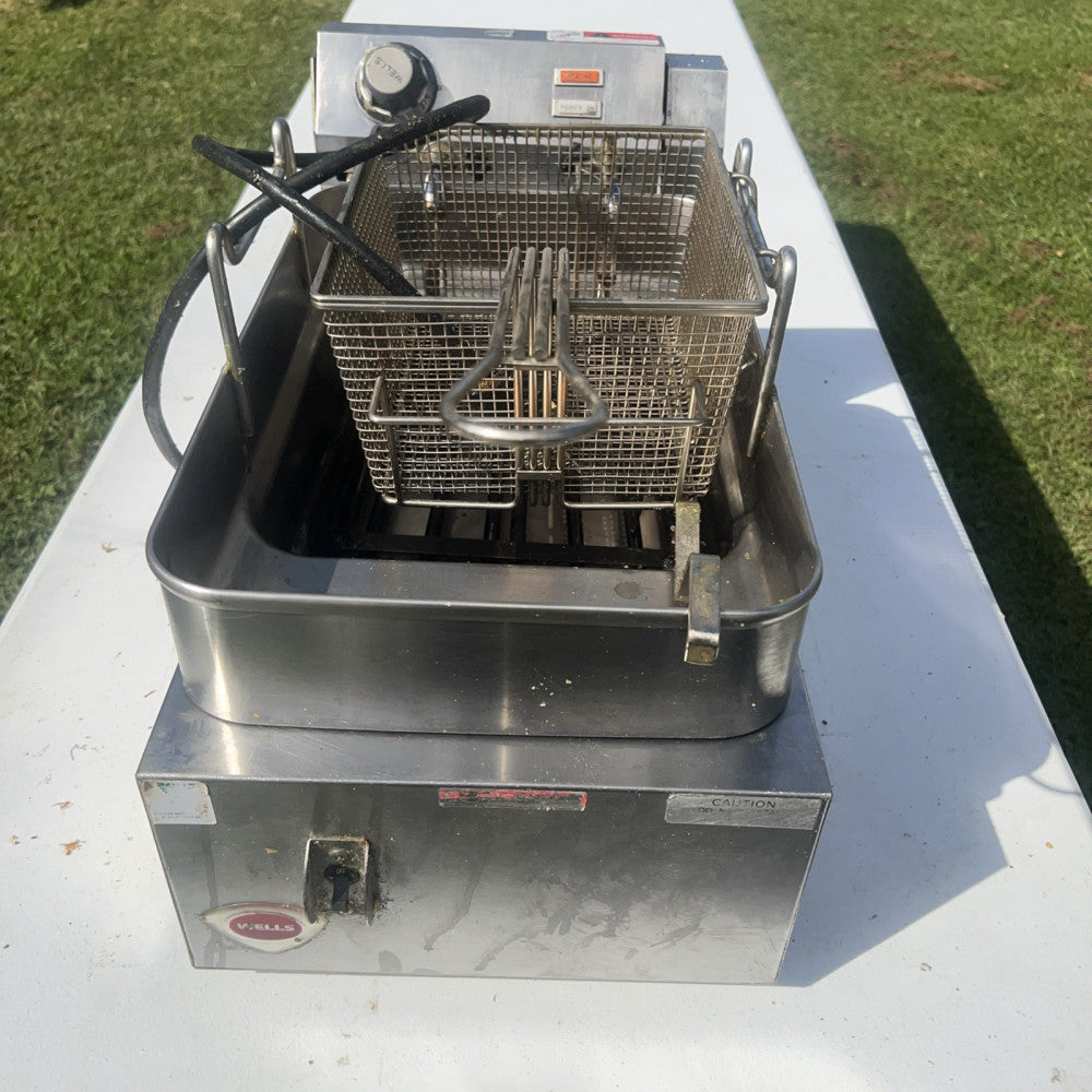Wells 5E-F15CY 15 lb. Electric Countertop Fryer - 208-240V, 4319/5750W
