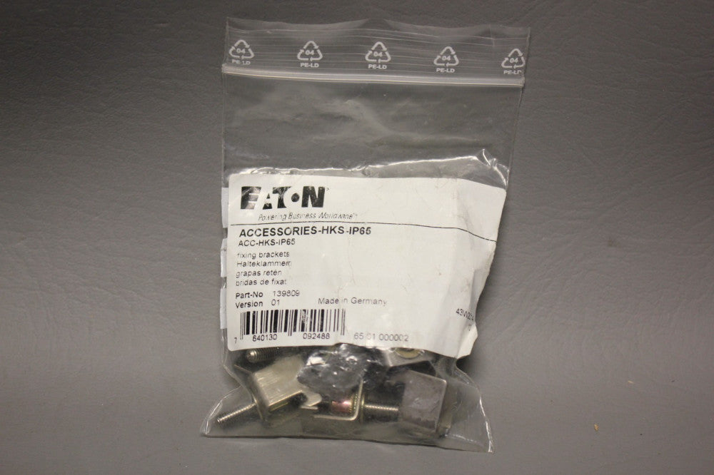 NEW LOT OF 8 EATON XV MOUNTING SETS BRACKETS 139809