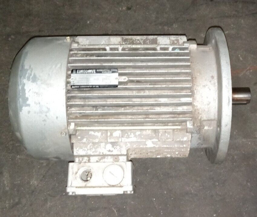 SEW EURODRIVE 4 KW MOTOR 415▲ V 50 Hz (460V @ 60 Hz) 3Ø 115-676 RPM 4.45:1 RATIO