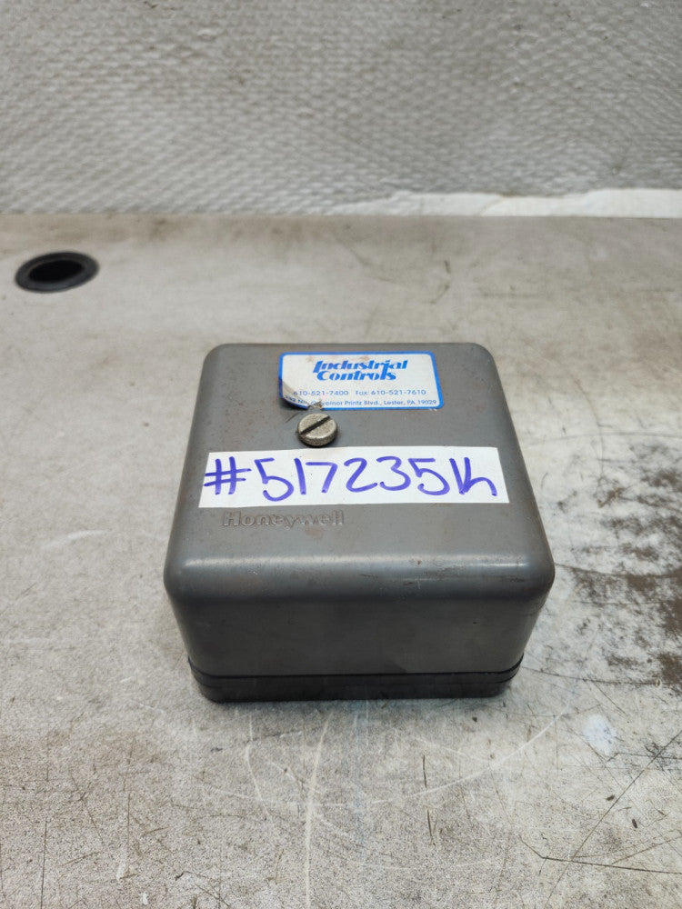 NEW NO BOX HONEYWELL FLAME SAFETY DETECTOR RELAY R7023B