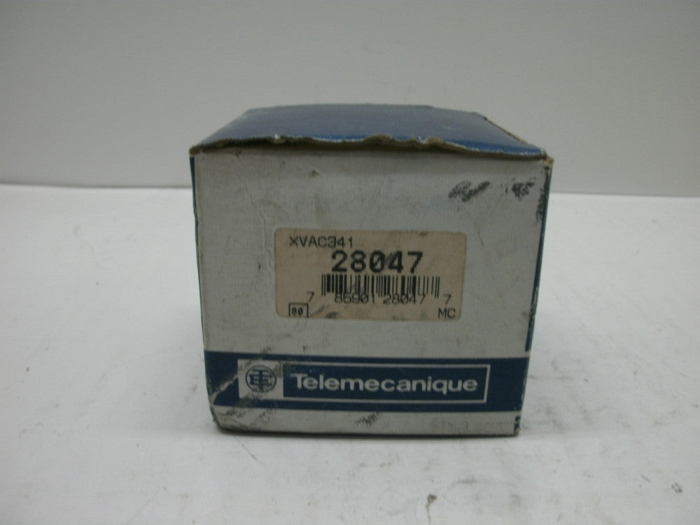 TELEMECANIQUE XVAC341 STACK LIGHT STEADY RED LENS NO LAMP 240V 7W BA15d NIB