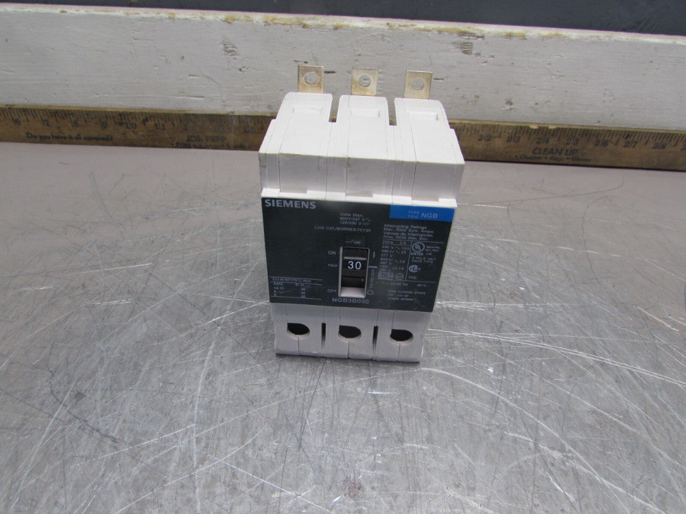 SIEMENS NGB3B030 ,CIRCUIT BREAKER, 3P-30 AMP /480V GOOD TAKEOUT! MAKE OFFER!