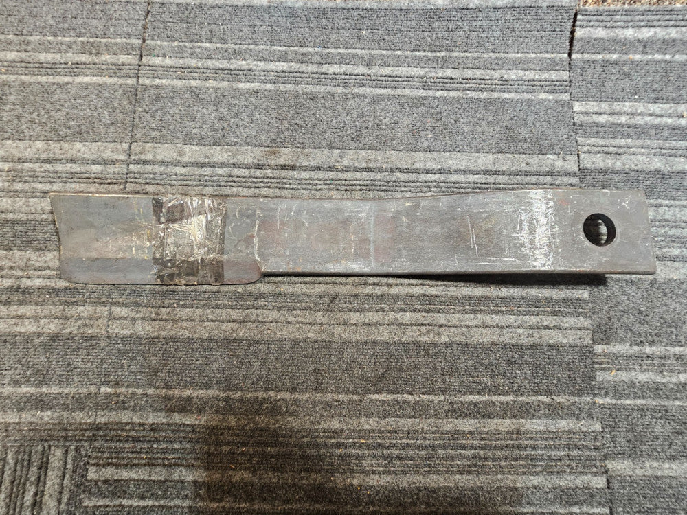 Rotary Cutter Mower Blade AI 7556 H 2 24 - 28 in Length 4 in Width For Bush Hog