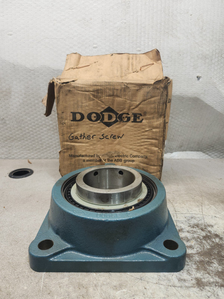 NEW IN BOX DODGE F4B-SCM-307 4-BOLT FLANGE BEARING 3-7/16" BORE F4BSCM307 126198