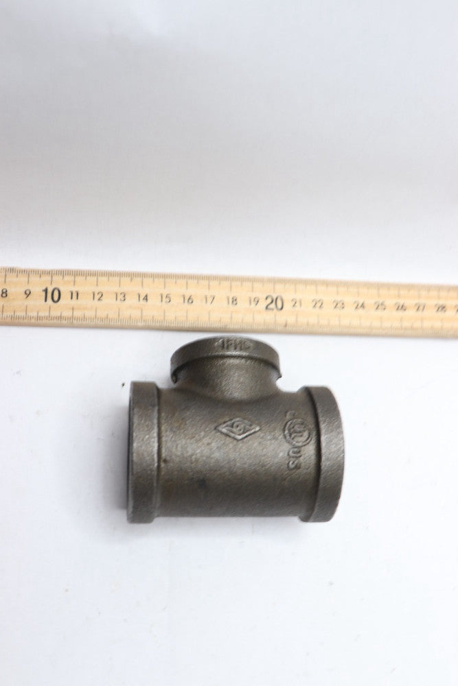 Malleable Iron Tee Fitting Black 1-1/4"