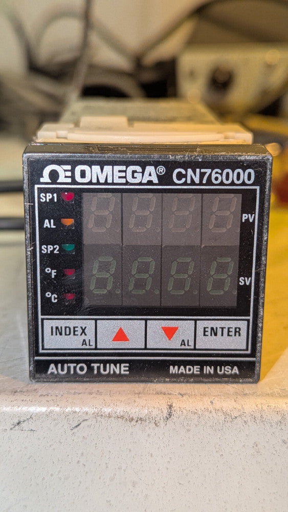 Omega CN76000 Microprocessor Temp Process Controller CN76050 OUT OF CALIBRATION