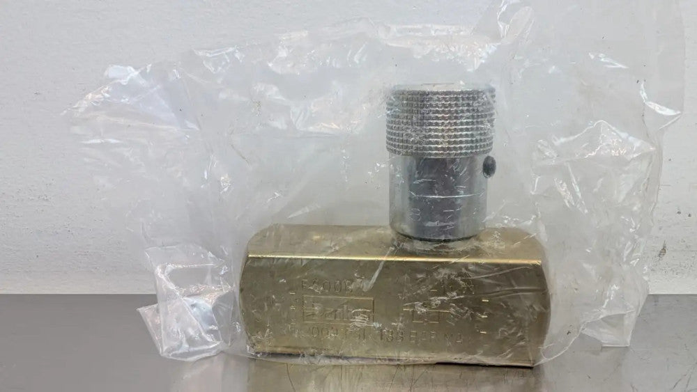 Parker F800B-11GM Flow Control Valve 1/2" FNPT 2000 PSI
