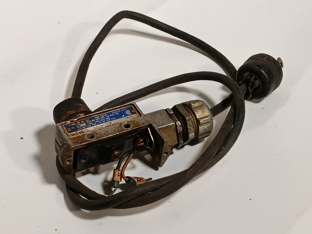 Honeywell Microswitch BZE6-2RN Limit Switch 15A 480VAC w/Attached Cable