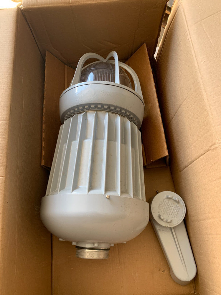 NEW IN BOX CROUSE HINDS HAZARD-GARD LIGHTING FIXTURE EVMJ44101/MT GB