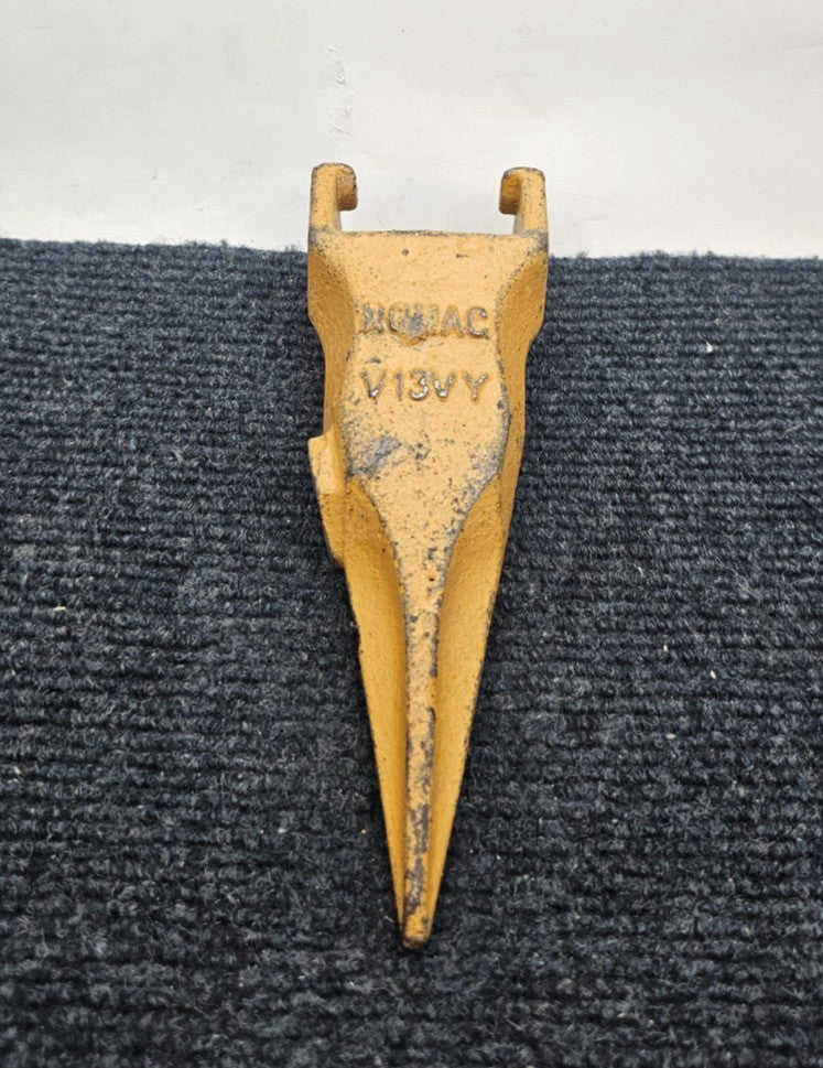 MONAC V13VY: Excavator Tiger Rock Bucket Tooth