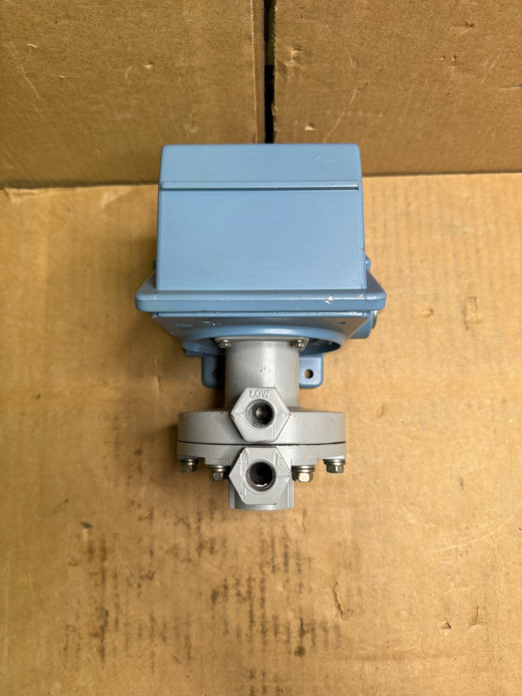 UNITED ELECTRIC H400K-457 DIFFERIENTIAL PRESSURE SWITCH, 480-VAC, MAKE OFFER!