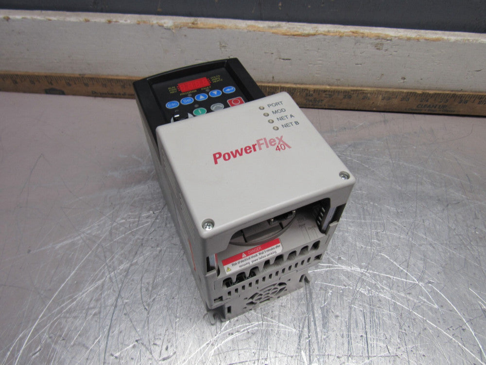 ALLEN BRADLEY POWERFLEX-40 22B-B2P3N104 0.5HP 240V W/ETHERNET/IP XLNT TAKEOUT !!