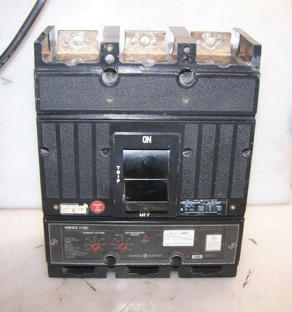 GE VERSATRIP 600 AMP CIRCUIT BREAKER 300 AMP SENSOR 3 POLE 600 VAC TJ4VF26