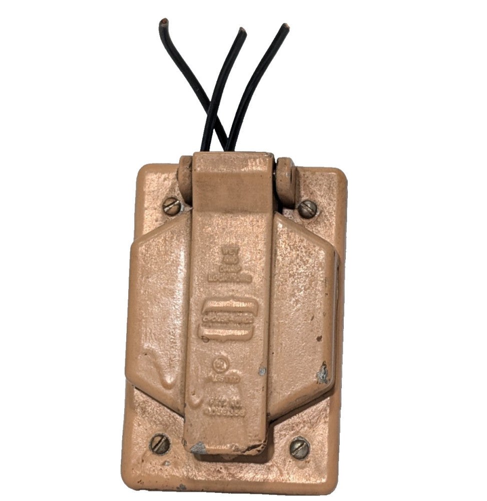 Crouse-Hinds 0401137-1 Safety Receptacle Outlet Cover Box, Hubbell Twist Lock