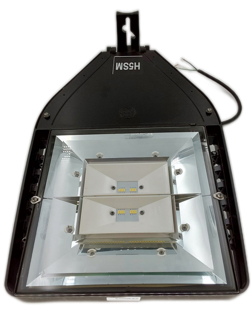 GE current evolve Parking Lot light Fixture, 480Volts, New 93315701