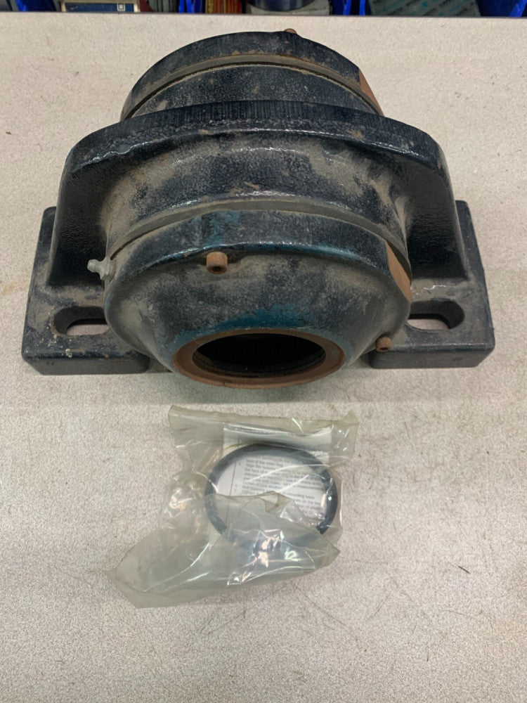 NEW NO BOX REXNORD PILLOW BLOCK BEARING 2-15/16 BORE BMPS 5215F