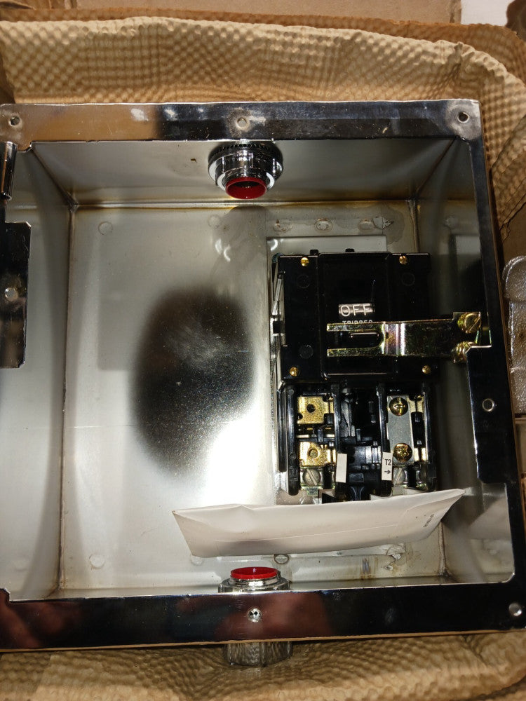 NEW GE SIZE M-0 ENCLOSED MANUAL MOTOR STARTER SS NEMA 4X OUTDOOR CR1062R2AAT1000