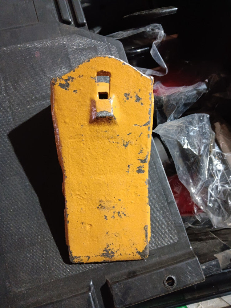 BRAND NEW GENUINE CAT 35S CATERPILLAR Bucket Tooth **FREE SHIPPING**