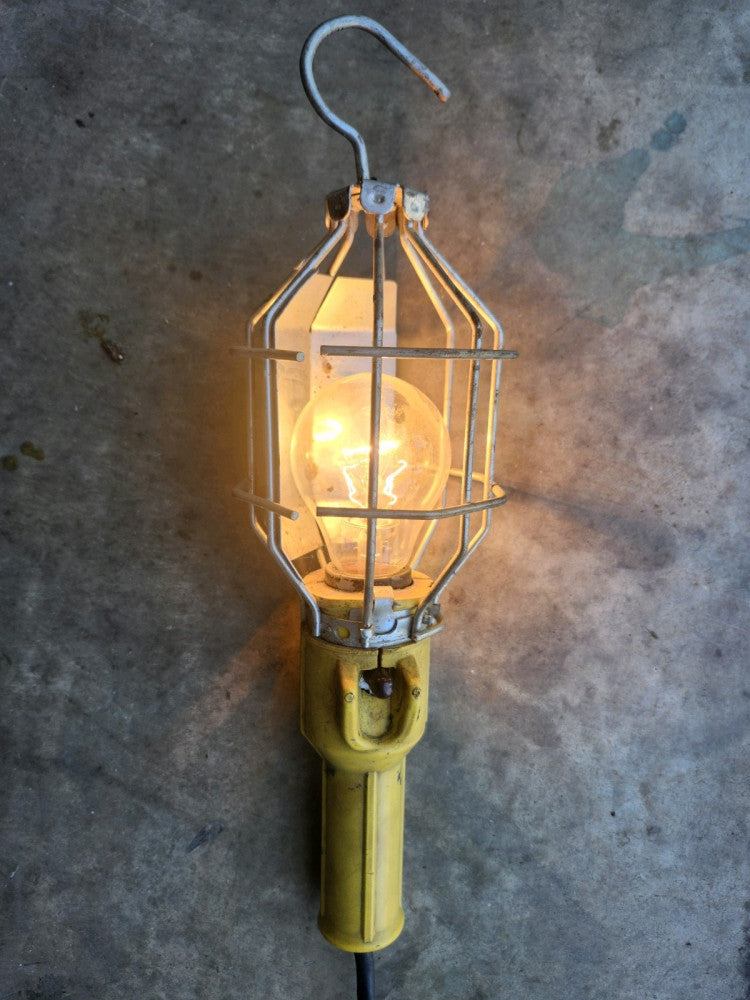 LARGE DANIEL WOODHEAD PROTEX HANDLAMP DROP LIGHT WITH CAGE 17”
