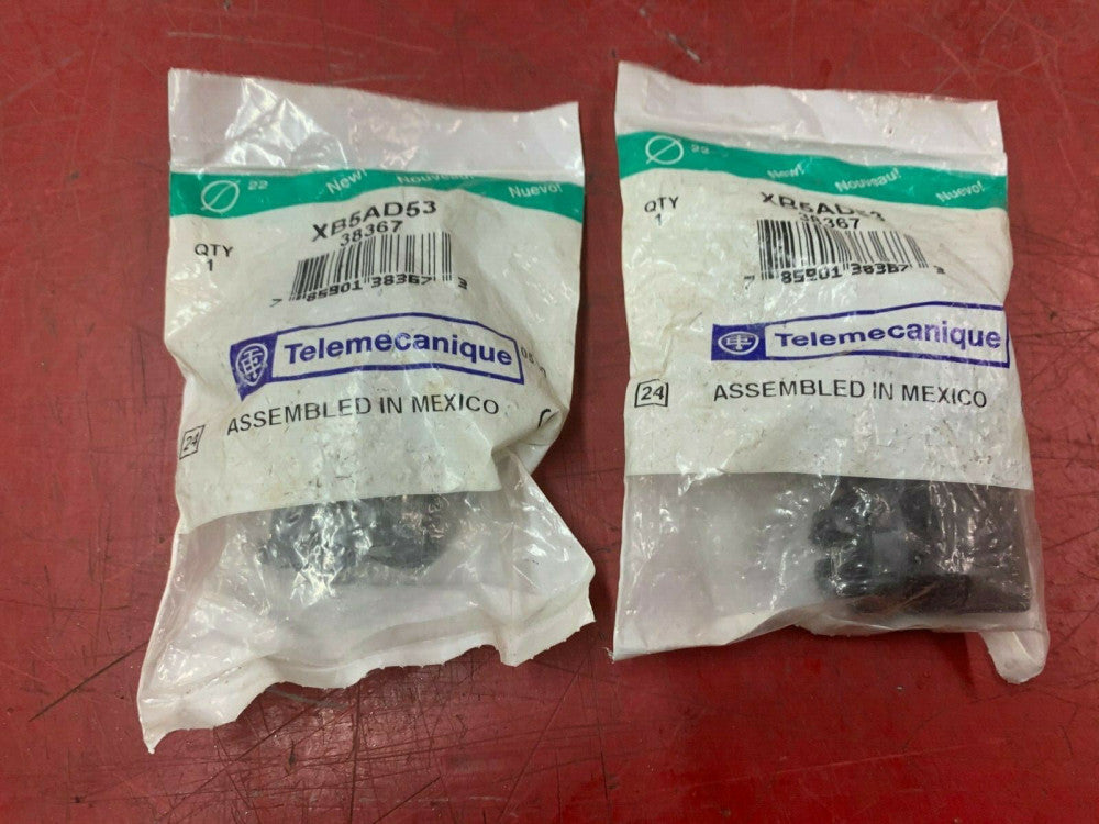 LOT OF 2 NEW IN BAG TELEMECANIQUE SELECTOR SWITCH XB5AD53