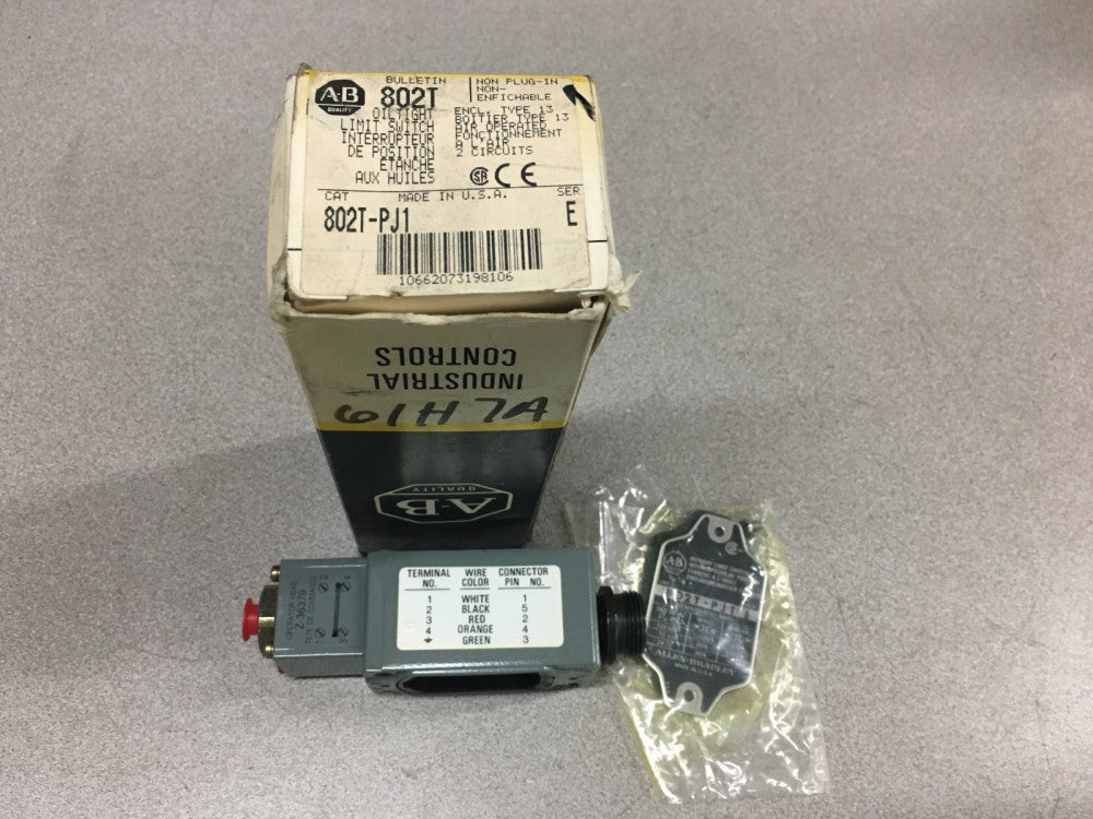 NEW IN BOX ALLEN BRADLEY LIMIT SWITCH 802T-PJ1 SERIES E