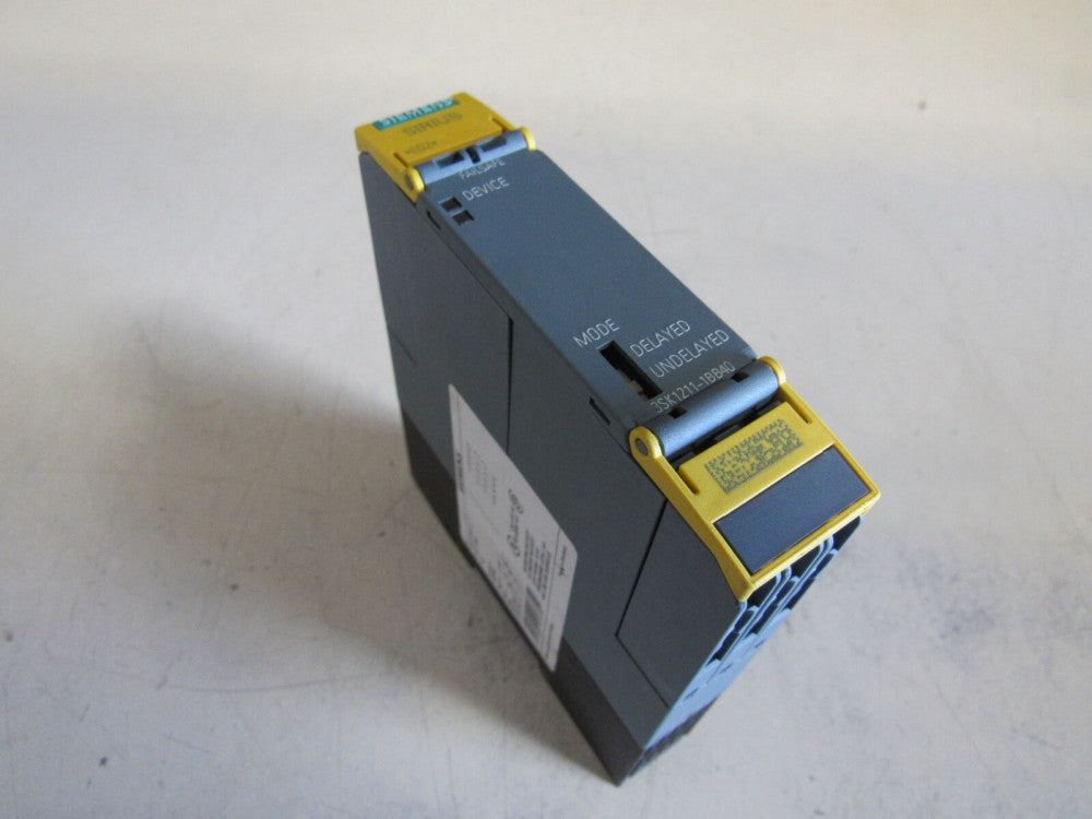 SIEMENS SIRIUS SAFETY RELAY 3SK1211-1BB40 XLNT USED TAKEOUT MAKE OFFER !!