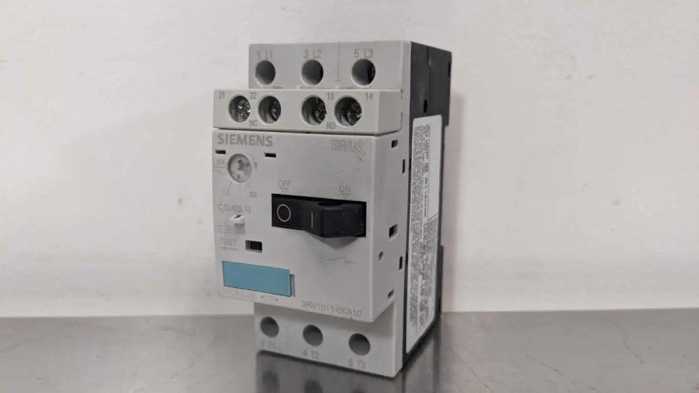 Siemens 3RV1011-0KA10 Circuit Breaker Motor Protector 0.9-1.25A with NC NO Aux C