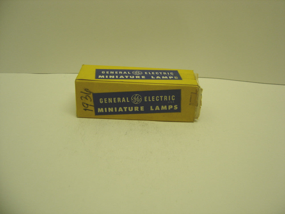 GENERAL ELECTRIC 1936 LAMP BULB 22 VOLT 1A DOUBLE CONTACT PRE-FOCUS NNB