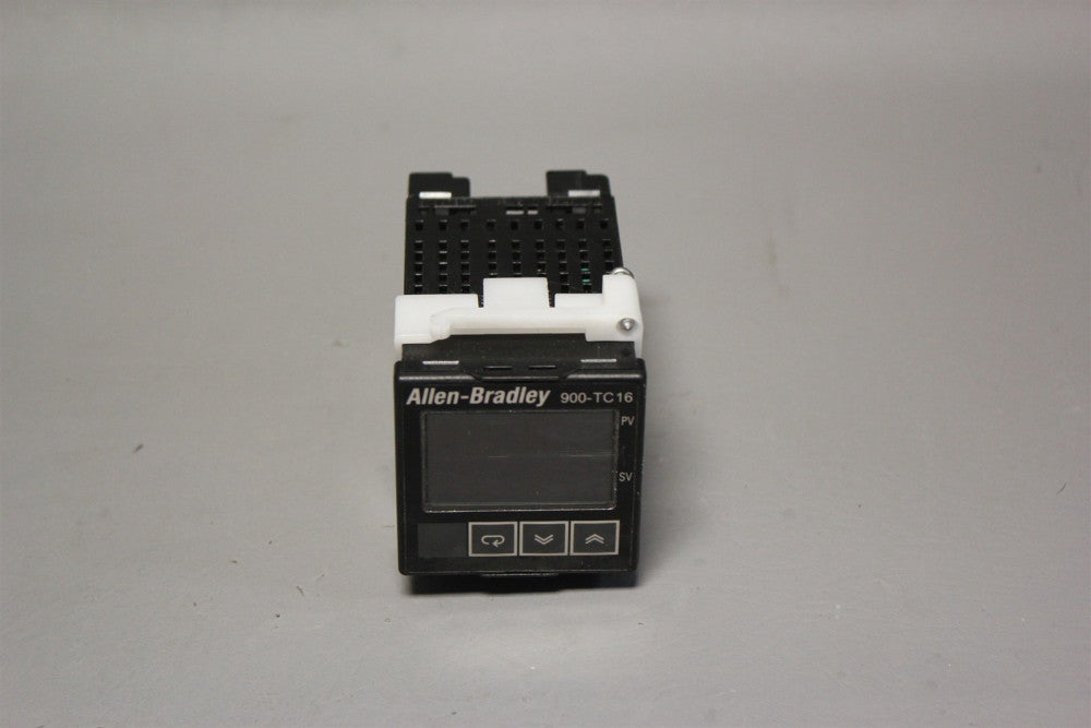 USED ALLEN BRADLEY DIGITAL TEMPERATURE CONTROLLER 900-TC16VGTZ25 B
