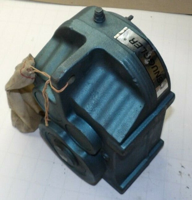 NEW SEW EURODRIVE SNUGGLER GEARBOX 8.96:1 RATIO 2920 IN-LBS 32 MM BORE FA47A