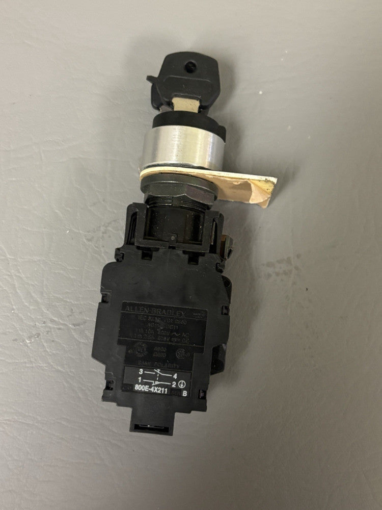 ALLEN BRADLEY 800E-4X211 CONTACT BLOCK WITH LOCK AND KEY