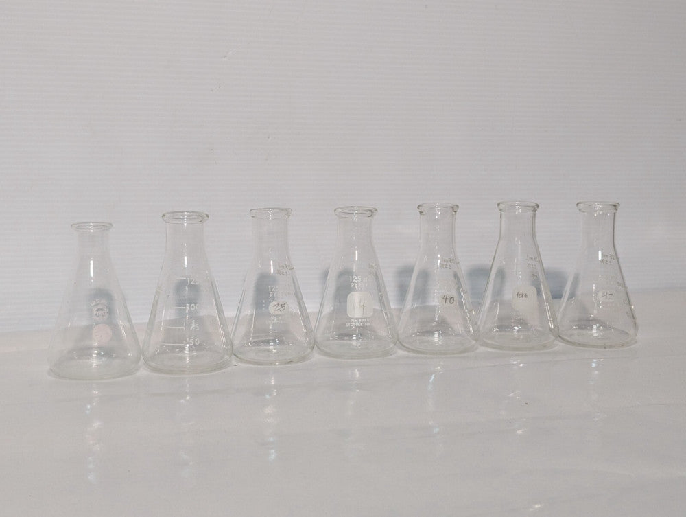 Lot of 7 Pyrex 4980-125, 125mL Narrow Mouth Erlenmeyer Flasks w/ Heavy Duty Rim