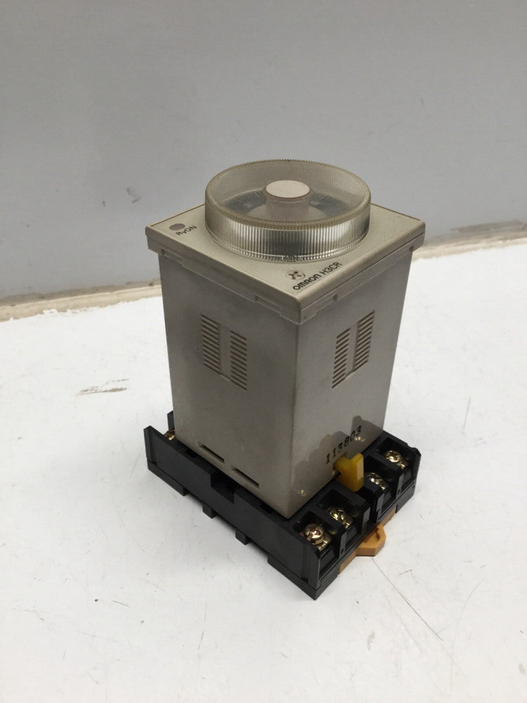 OMRON H3CR-H8L Timer, 200/220/240VAC W/ OMRON P2CF-08 Socket Base