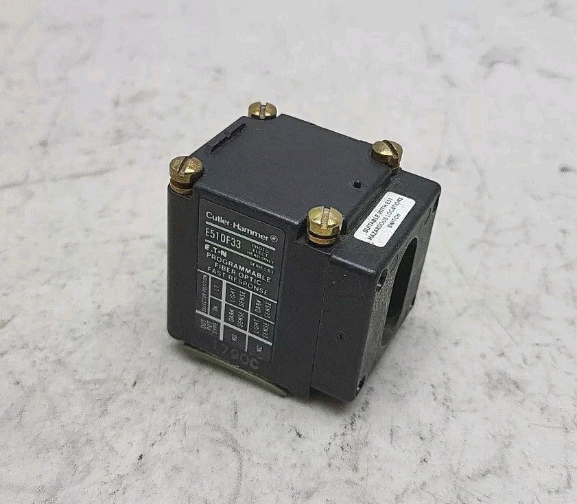 Cutler-Hammer E51DF33 Programmable Fiber Optic Photoelectric Head