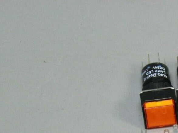 NEW IDEC AMBER OILTIGHT ILLUMINATED PUSHBUTTON AL6-M AL6Q-M24P-A