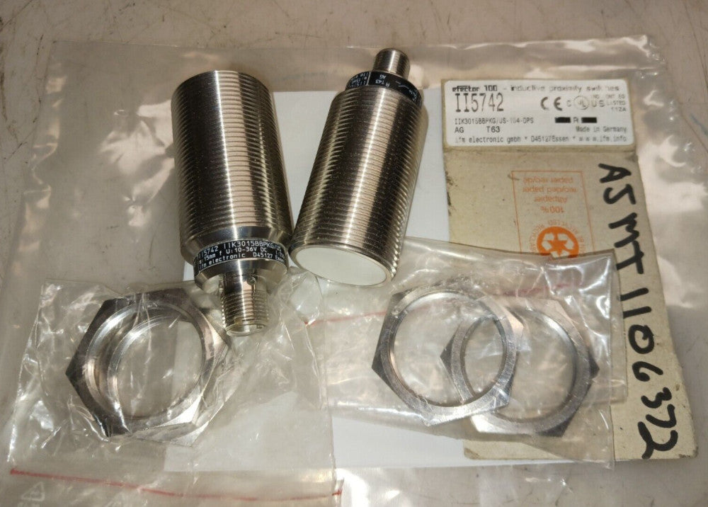 2) EFFECTOR II5742 INDUCTIVE PROXIMITY SWITCH IIK3015BBPKG/US-104-DPS LOT OF 2