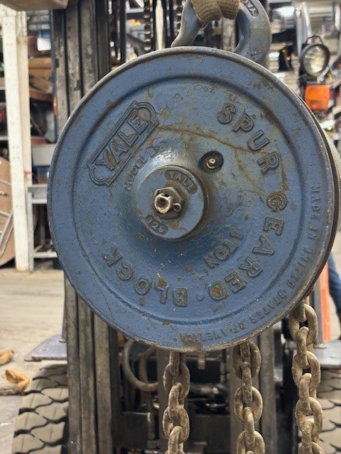 YALE SPUR GEARED BLOCK CHAIN LIFT MODEL B-B 2 TON 24" CHAIN