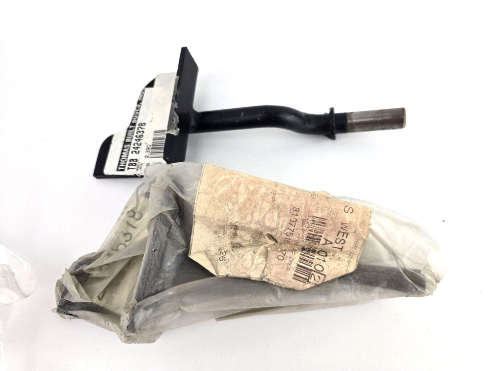 NOS Freightliner BRACKET PIVOT AIR OPER TBB24246378