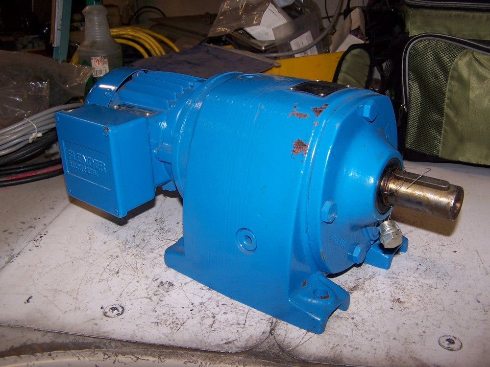 NEW FLENDER 1/2 HP GEARMOTOR 67.05:1 RATIO 575 VAC 3 Ø C32-426-028-2-1
