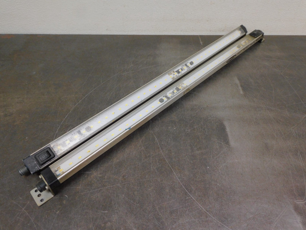BANNER LED Light WLS28-2CW570XPBQ 12-30VDC 1.5A LOW VOLTAGE LUMINAIRE Lot of (2)