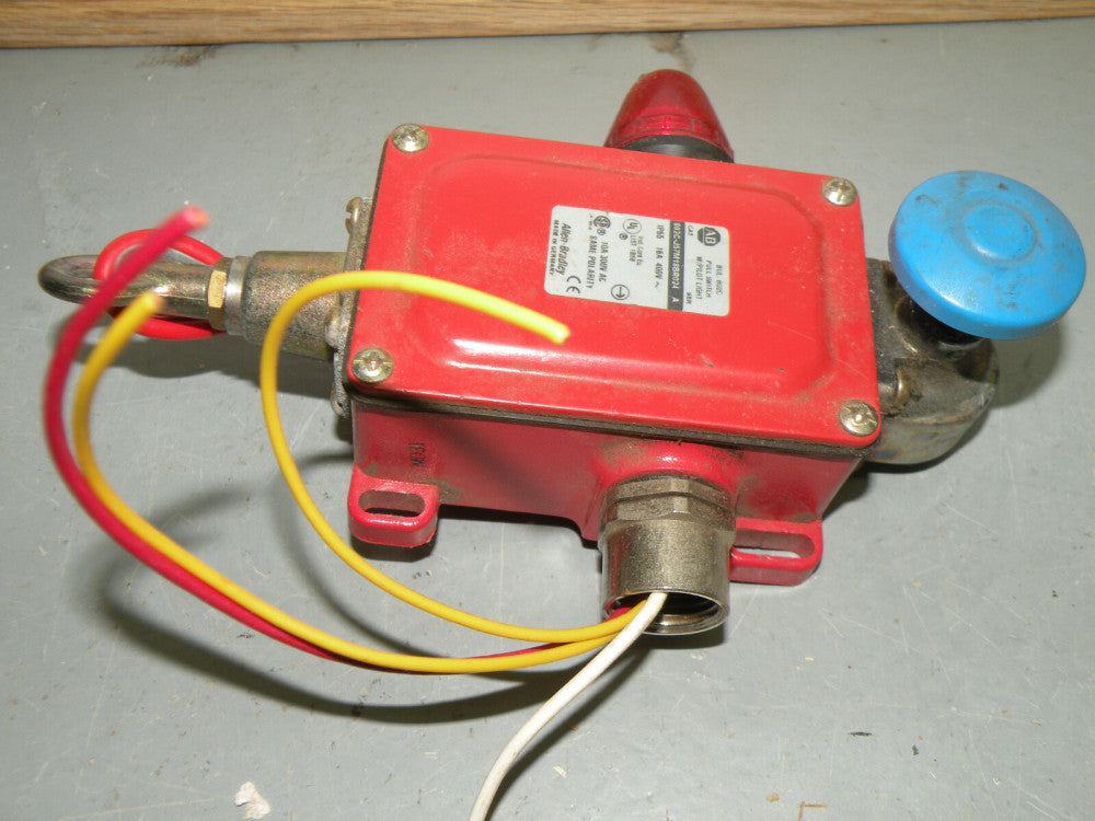 Allen Bradley 802C-J57M18BR024 A Pull Switch w Pilot Light 10A 300VAC
