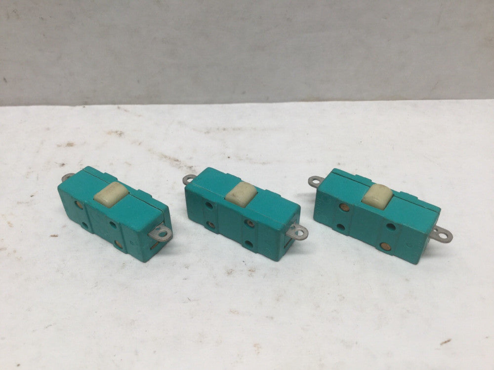 UND LAB INC SI-2 Button Switch, 10A 125, 250VAC (Lot of 3)