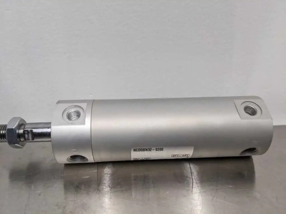 SMC NCDGBN32-0200 Pneumatic Cylinder 32mm Bore 200mm Stroke 2F1-9RT NCG Round Bo
