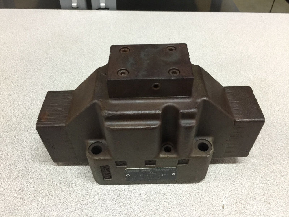 NEW NO BOX DINISON HYDRAULIC VALVE 4D03 3003 0303 00A1